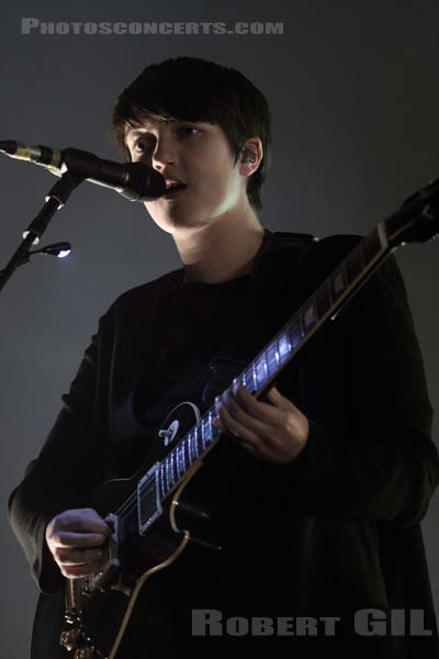 THE XX - 2012-12-18 - PARIS - CentQuatre - Nef Curial - Romy Madley Croft